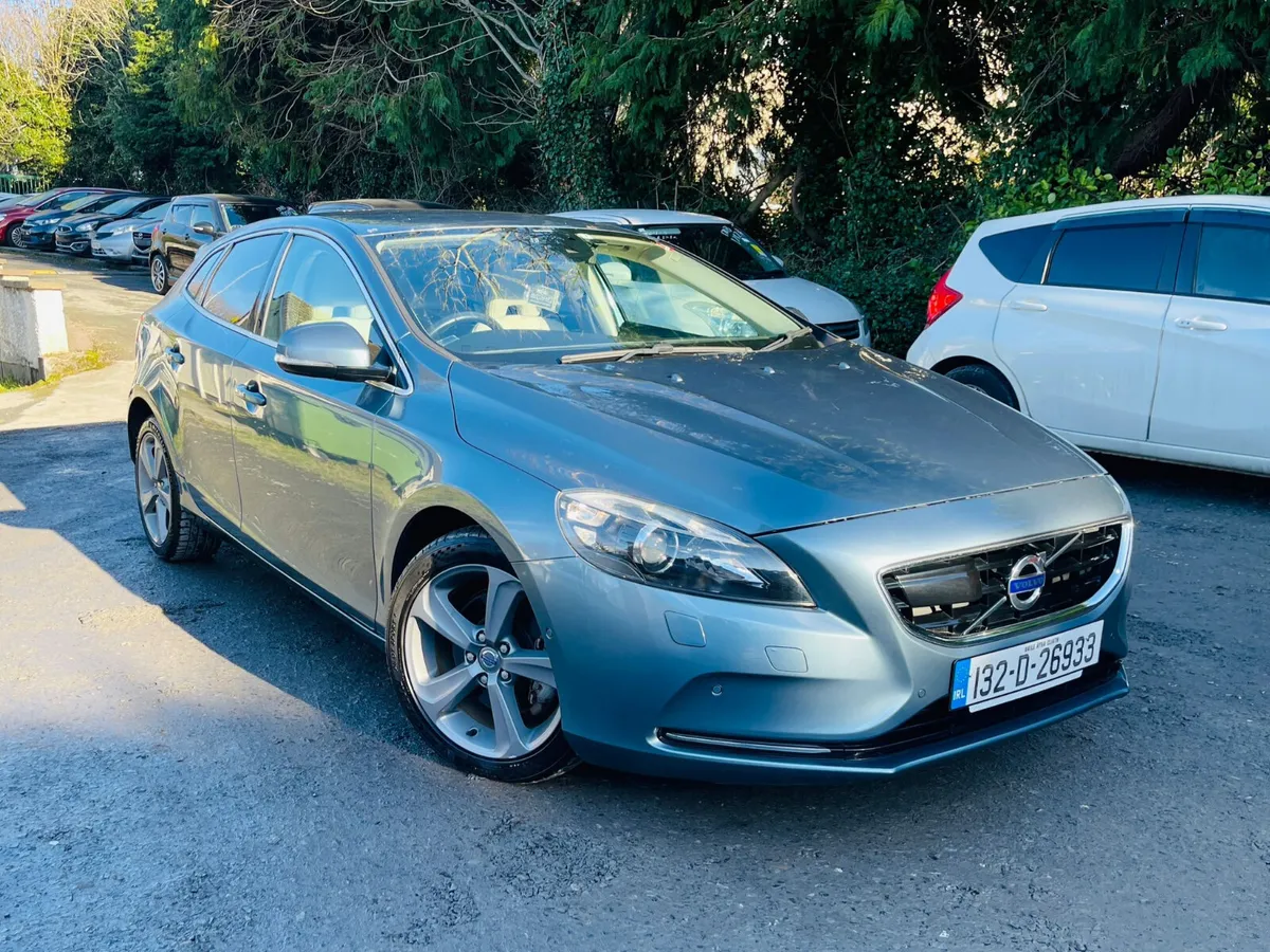 VOLVO V40 2013 1.6 PETROL  AUTOMATIC 43K MILES - Image 1