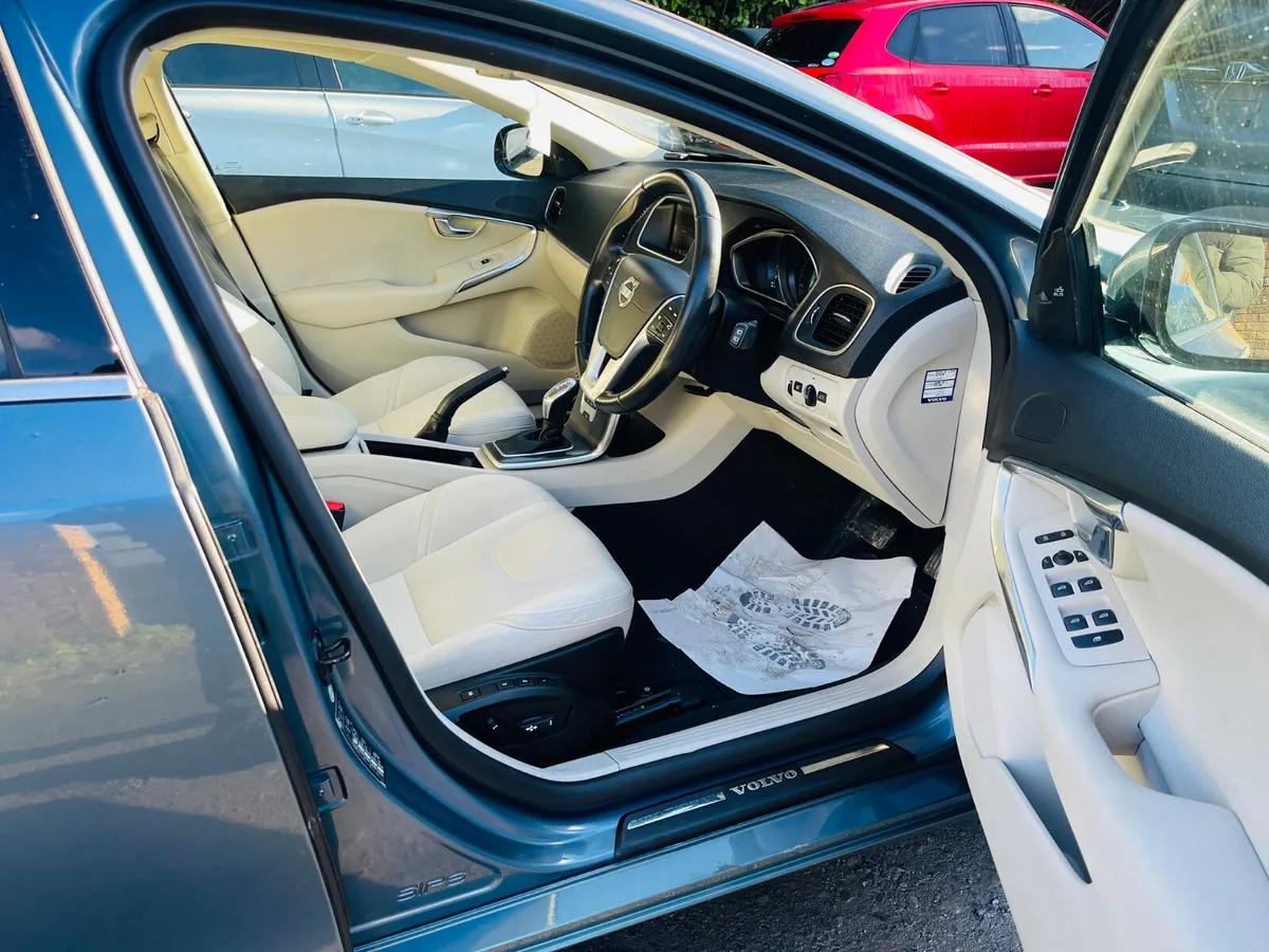 VOLVO V40 2013 1.6 PETROL  AUTOMATIC 43K MILES - Image 4