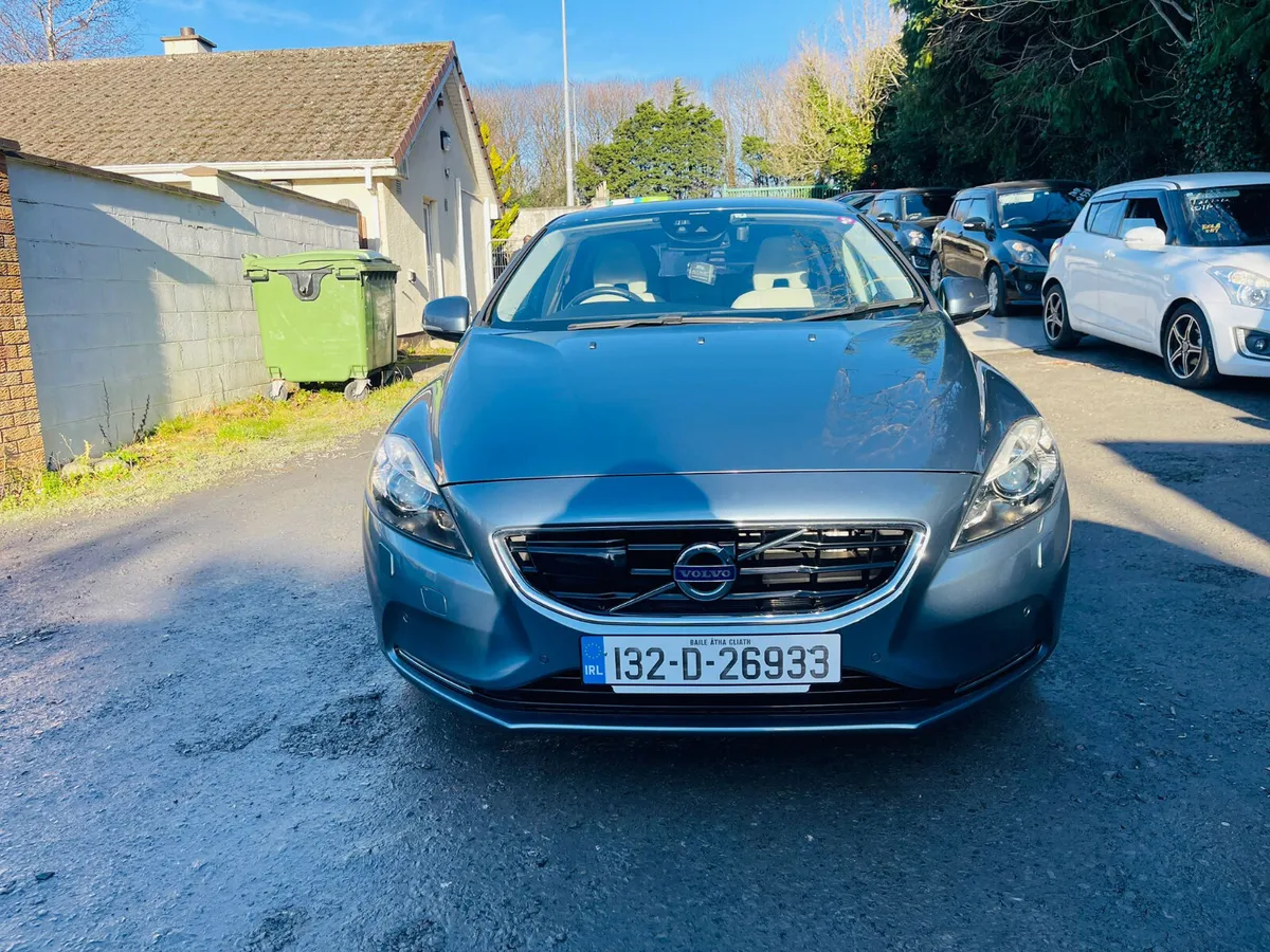 VOLVO V40 2013 1.6 PETROL  AUTOMATIC 43K MILES - Image 2