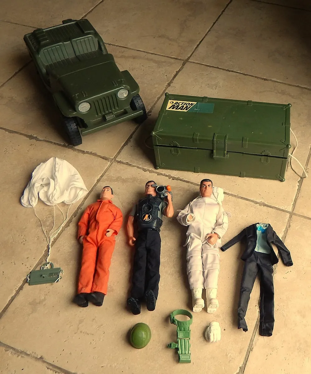 3 Vintage Action Man Figures & Accessories - Image 1