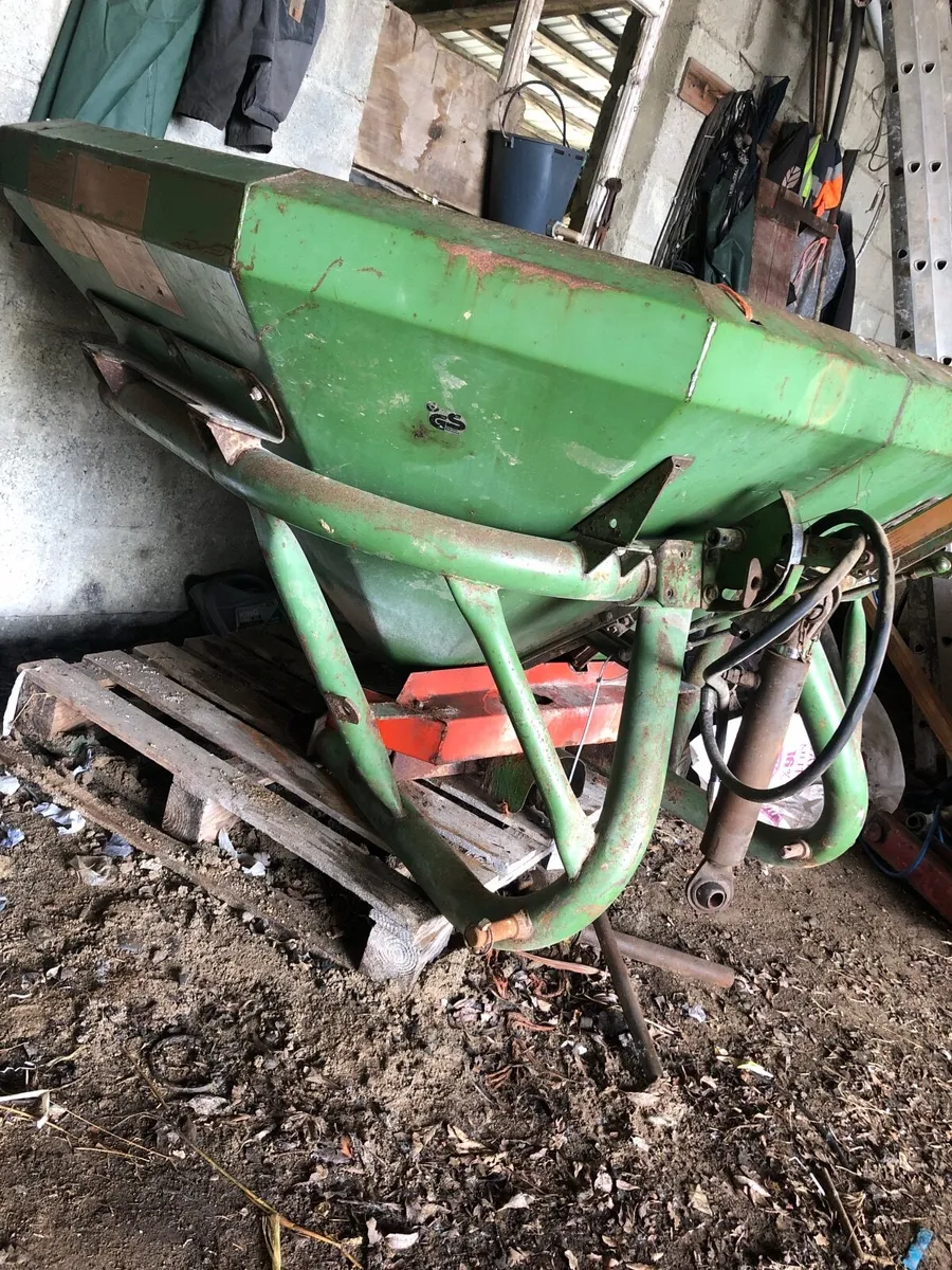 Amazone fertiliser spreader - Image 2