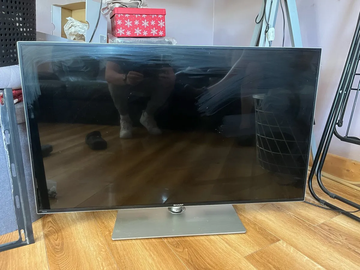 32 inch sharp TV - Image 1
