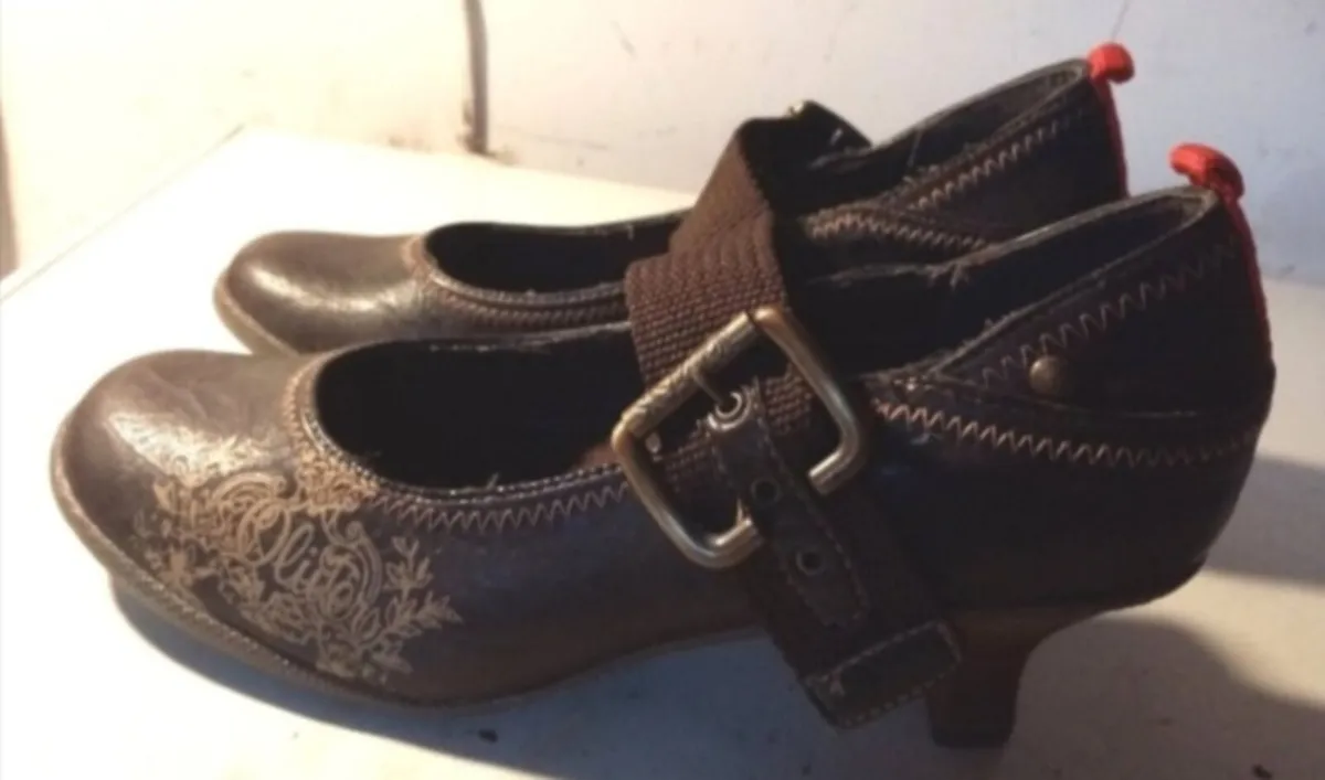 S Oliver Dark Brown Shoes with Gold Trim - Image 2