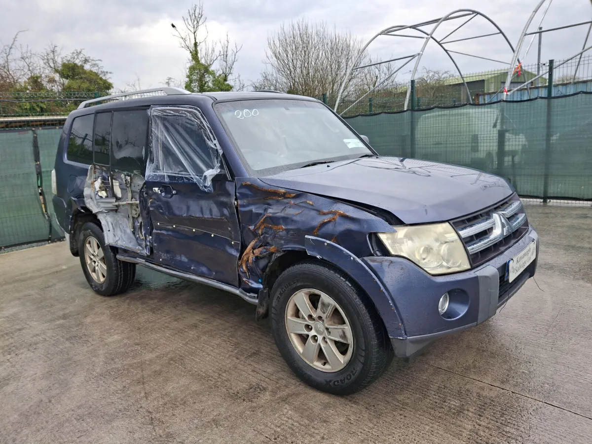 2007 Mitsubishi Pajero  3.2 Diesel Commercial - Image 2