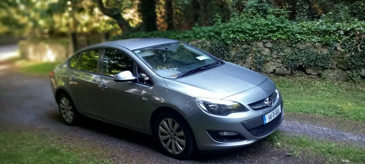 Opel Astra 2014 - Image 1