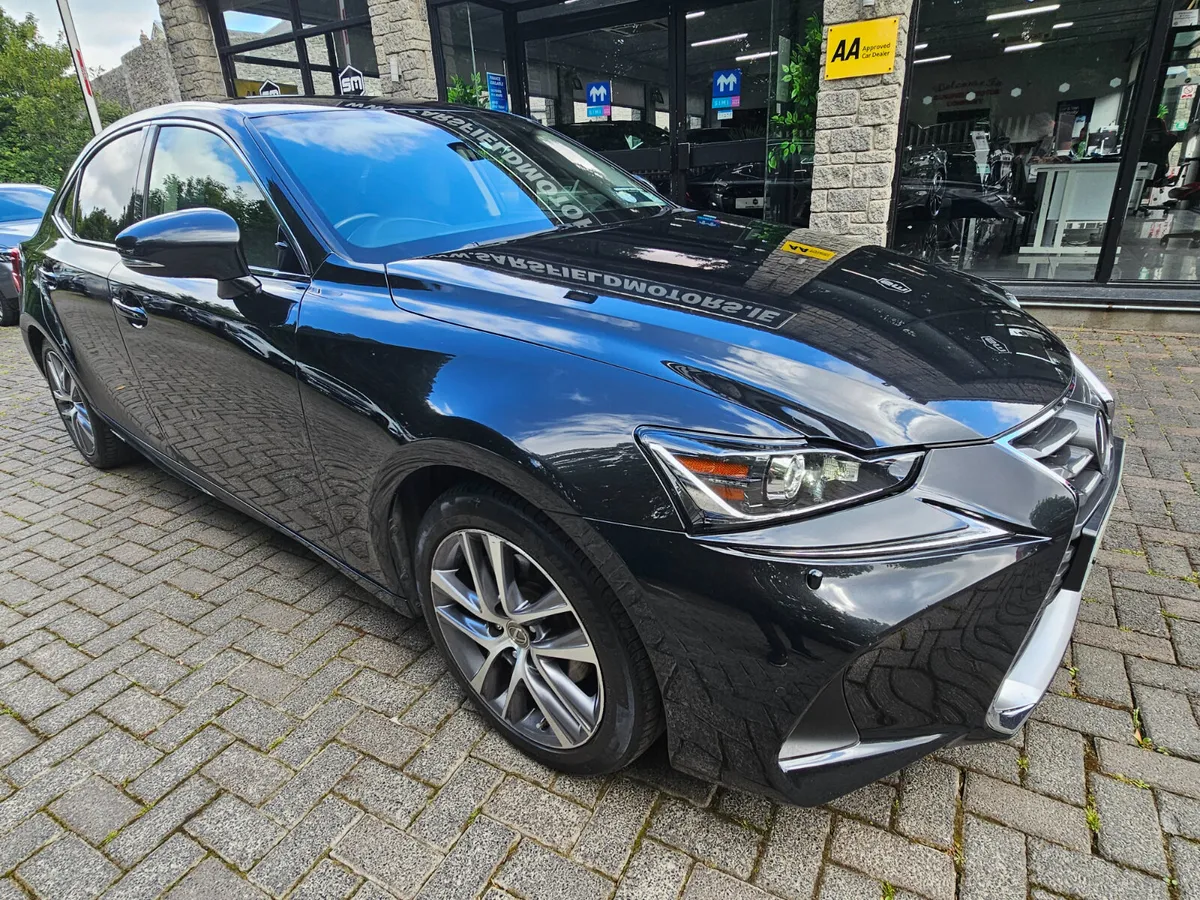 2018 LEXUS IS 300H ADVANACE AUTO. - Image 3