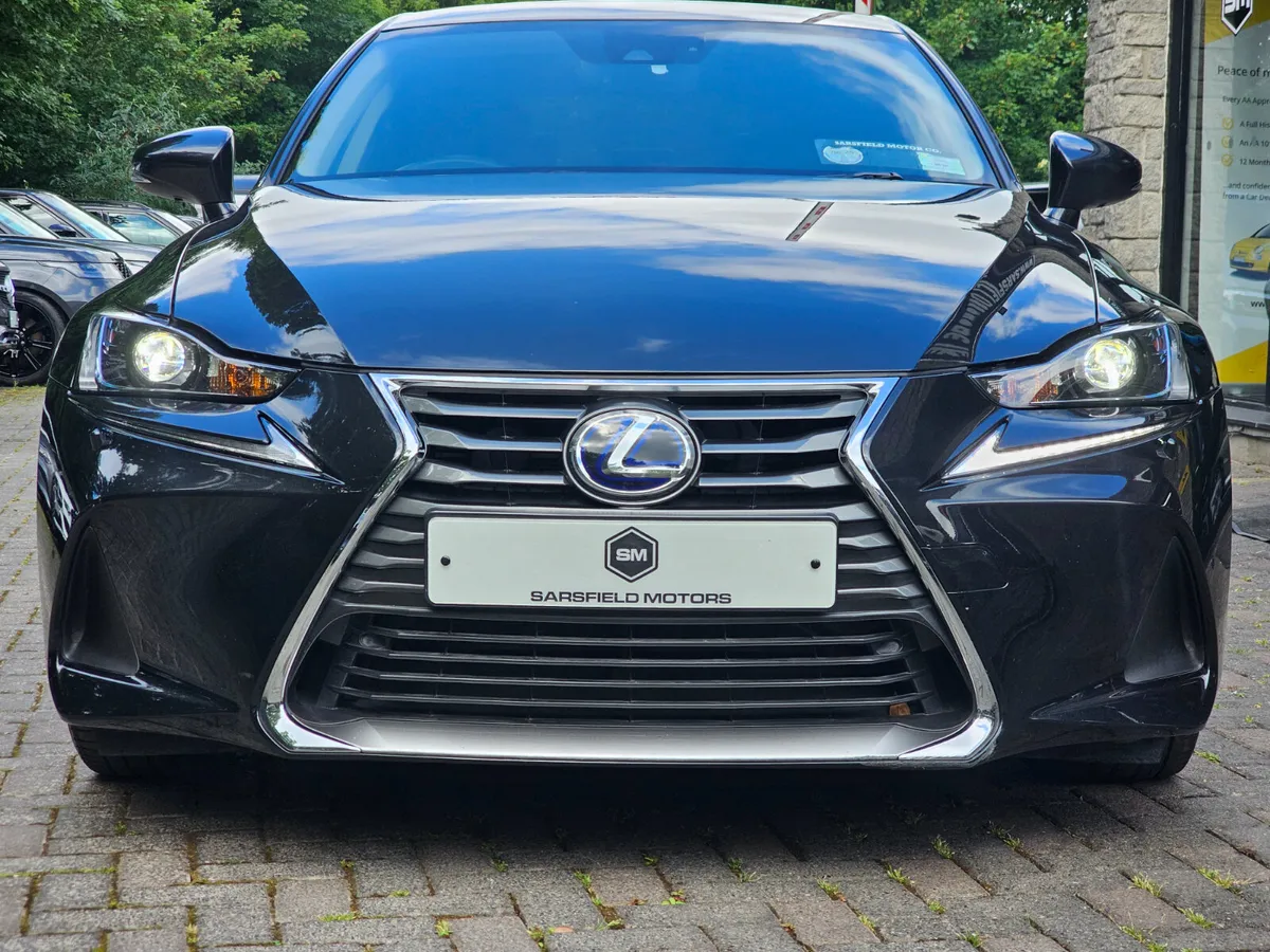 2018 LEXUS IS 300H ADVANACE AUTO. - Image 4