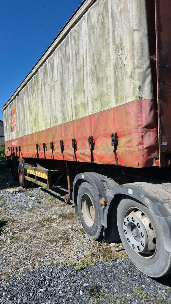 Trailer - Image 1
