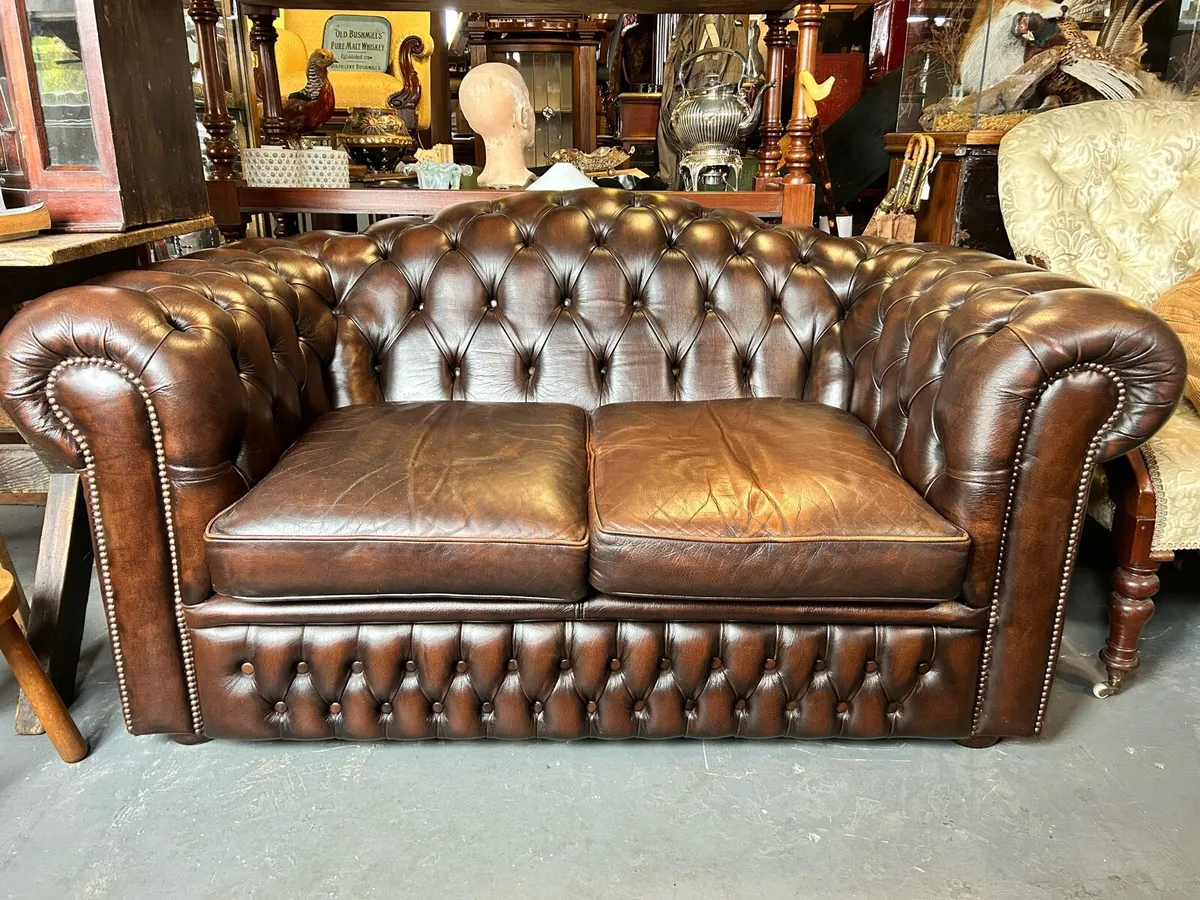 Brown leather chesterfield 2seater