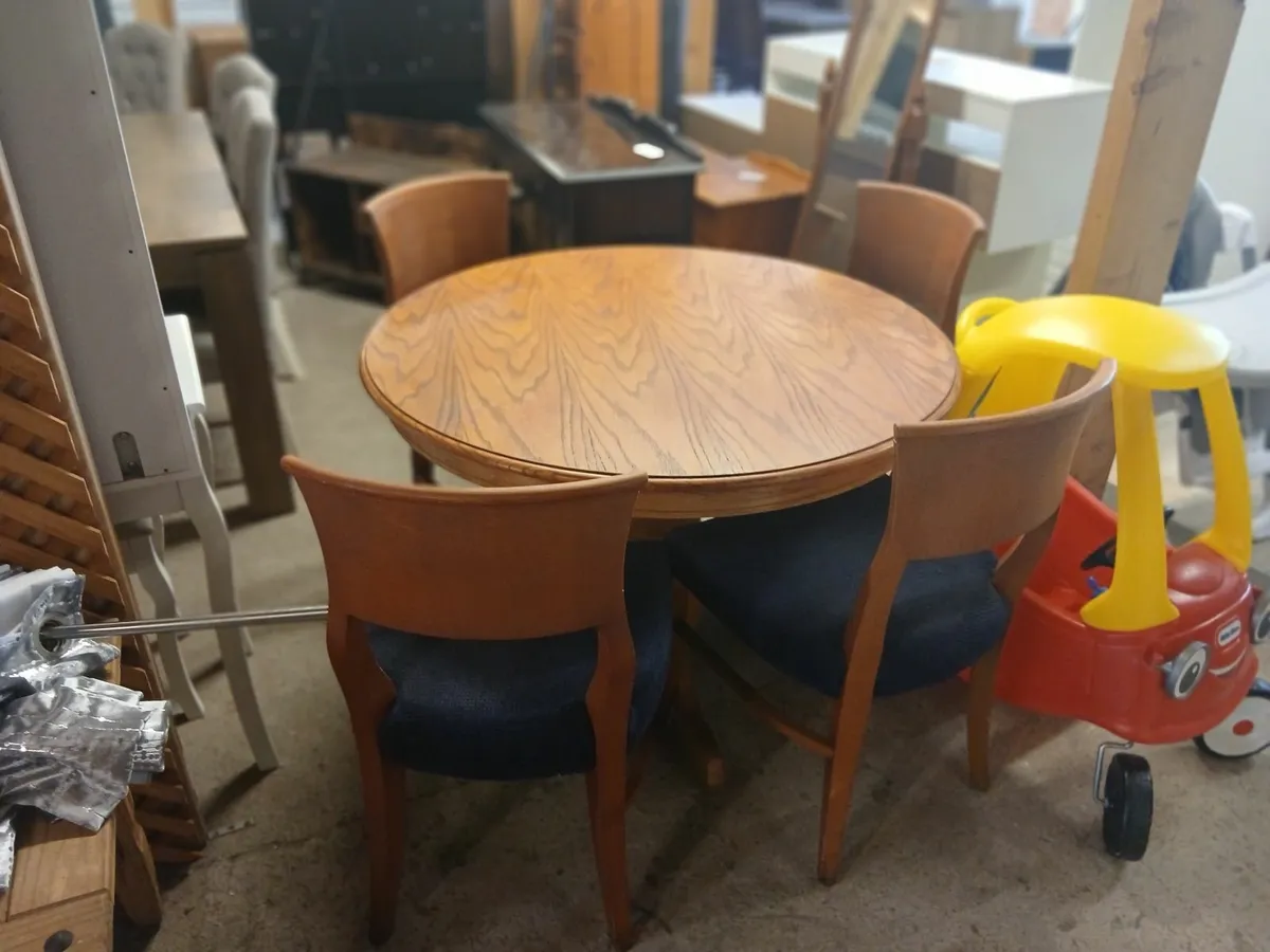 Tables and chairs - Image 4