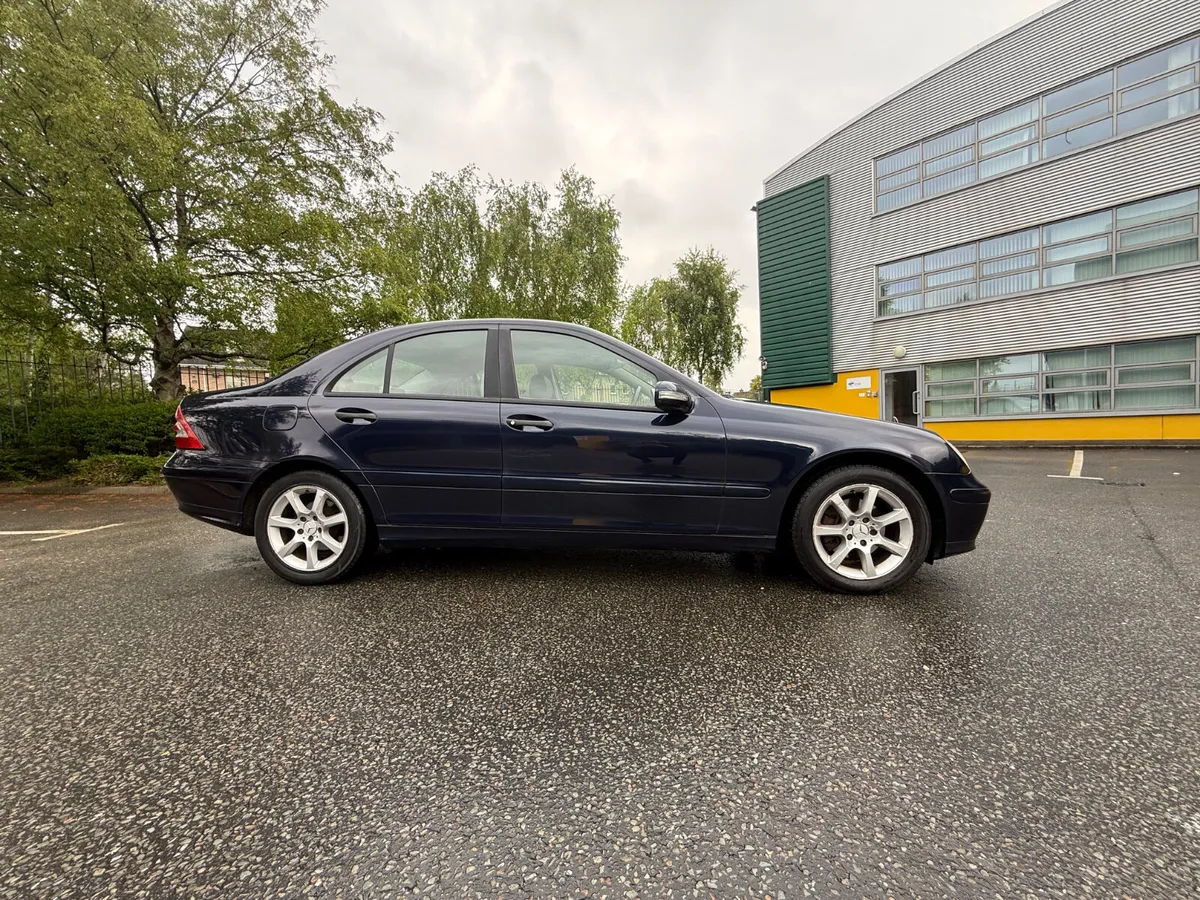 Mercedes-Benz C-Class 2006 - Image 3