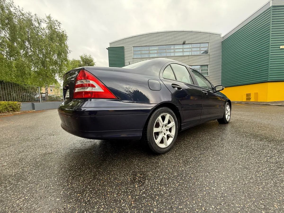 Mercedes-Benz C-Class 2006 - Image 4