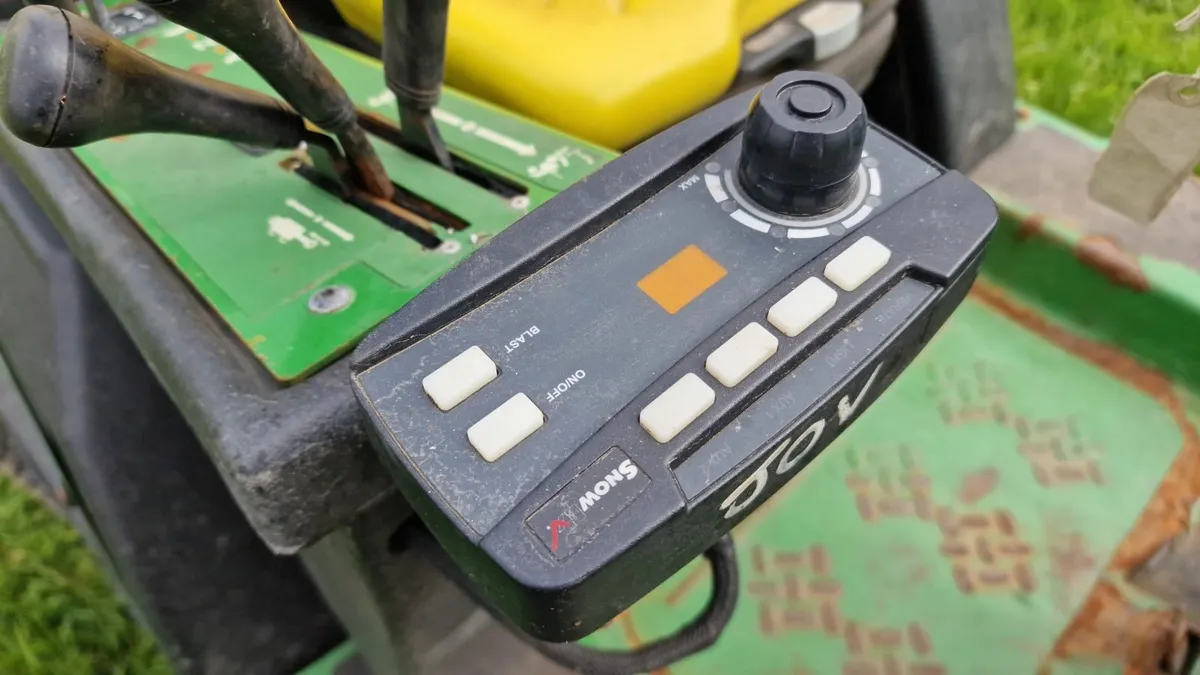 John Deere 38hp ride on mower lawnmower - Image 3