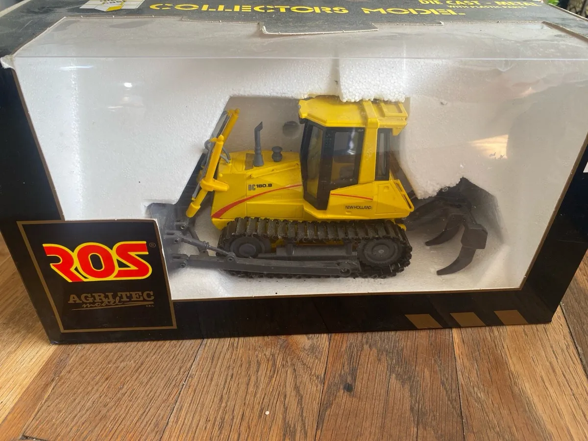 New Holland bulldozer 1:25 scale