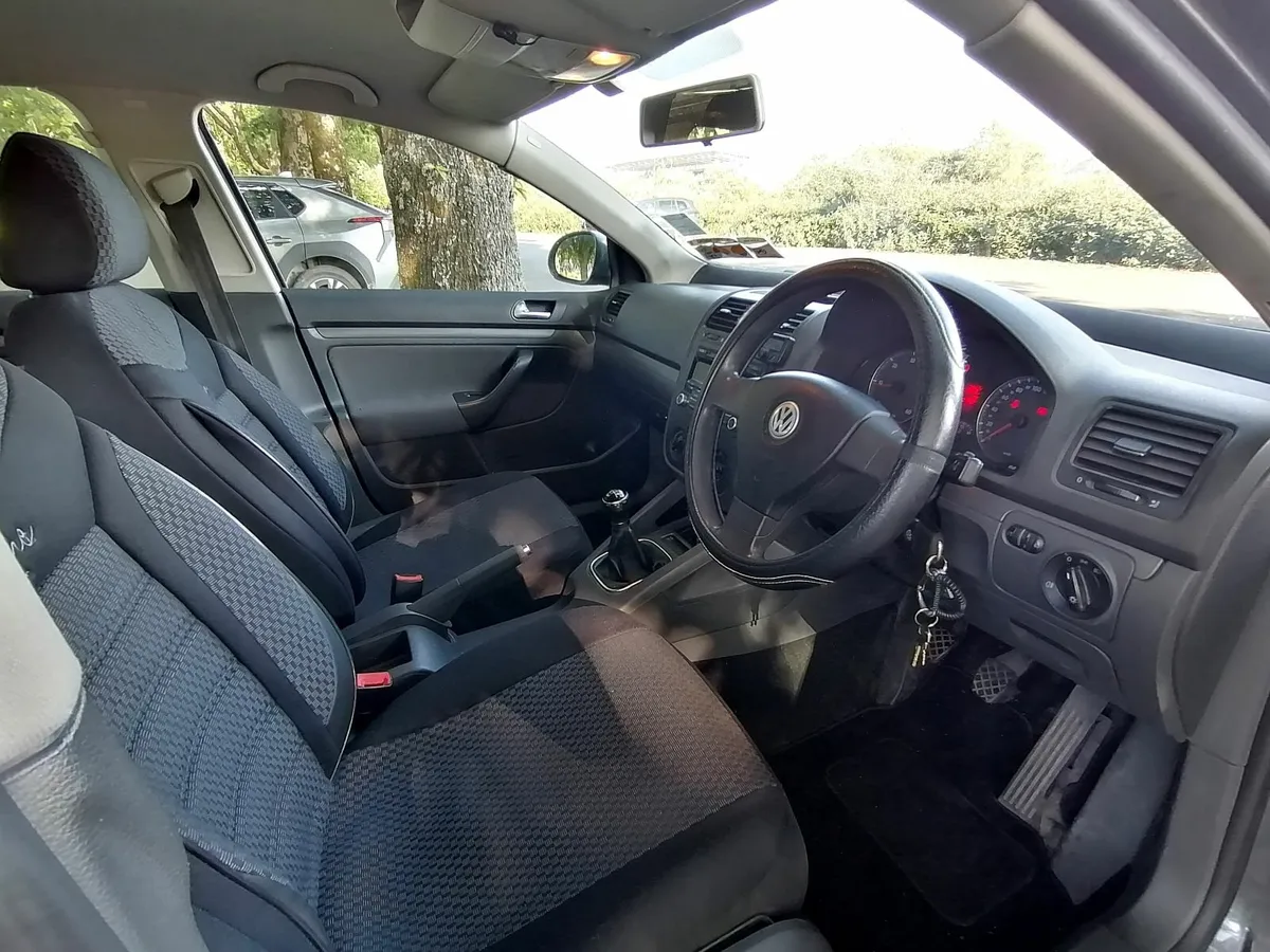 Volkswagen Jetta - '09 - Image 2
