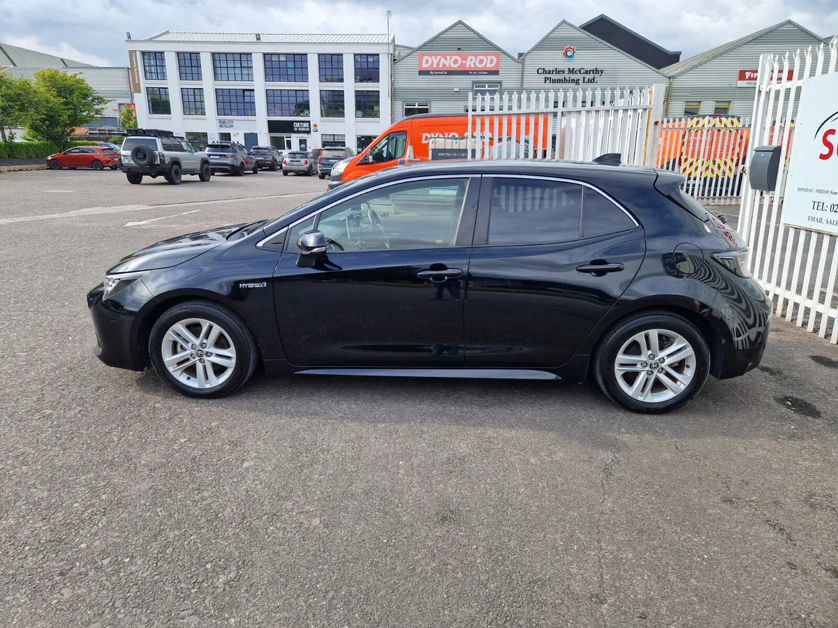 Toyota Corolla 1.8 Self Charging Hybrid Automatic - Image 4