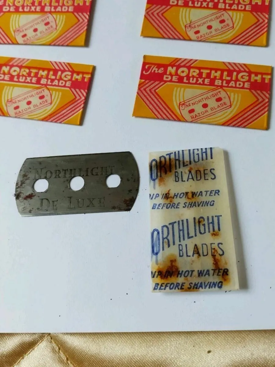 20. Vintage Enniscorthy made Razor Blades - Image 3