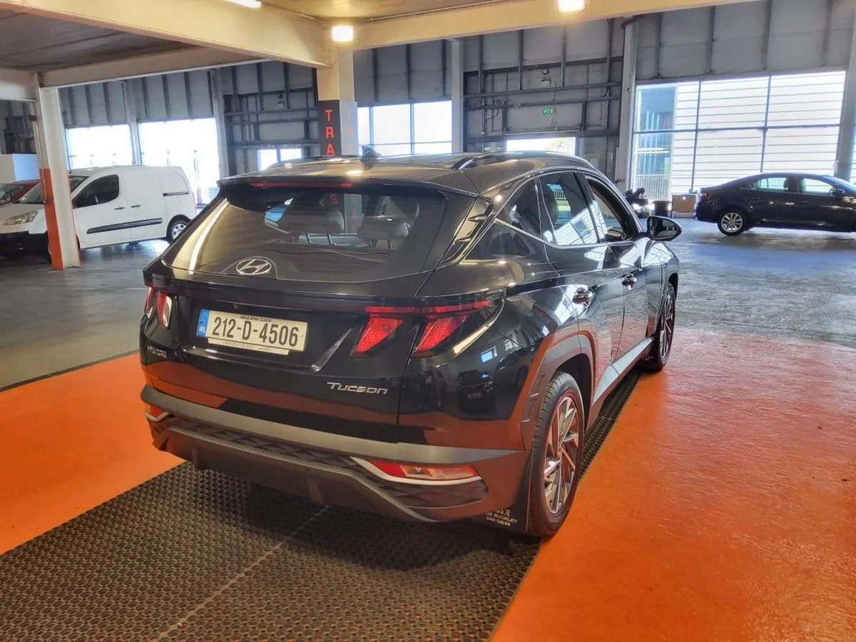 Hyundai Tucson 2WD Executive w.2 Tone Roof - Image 3
