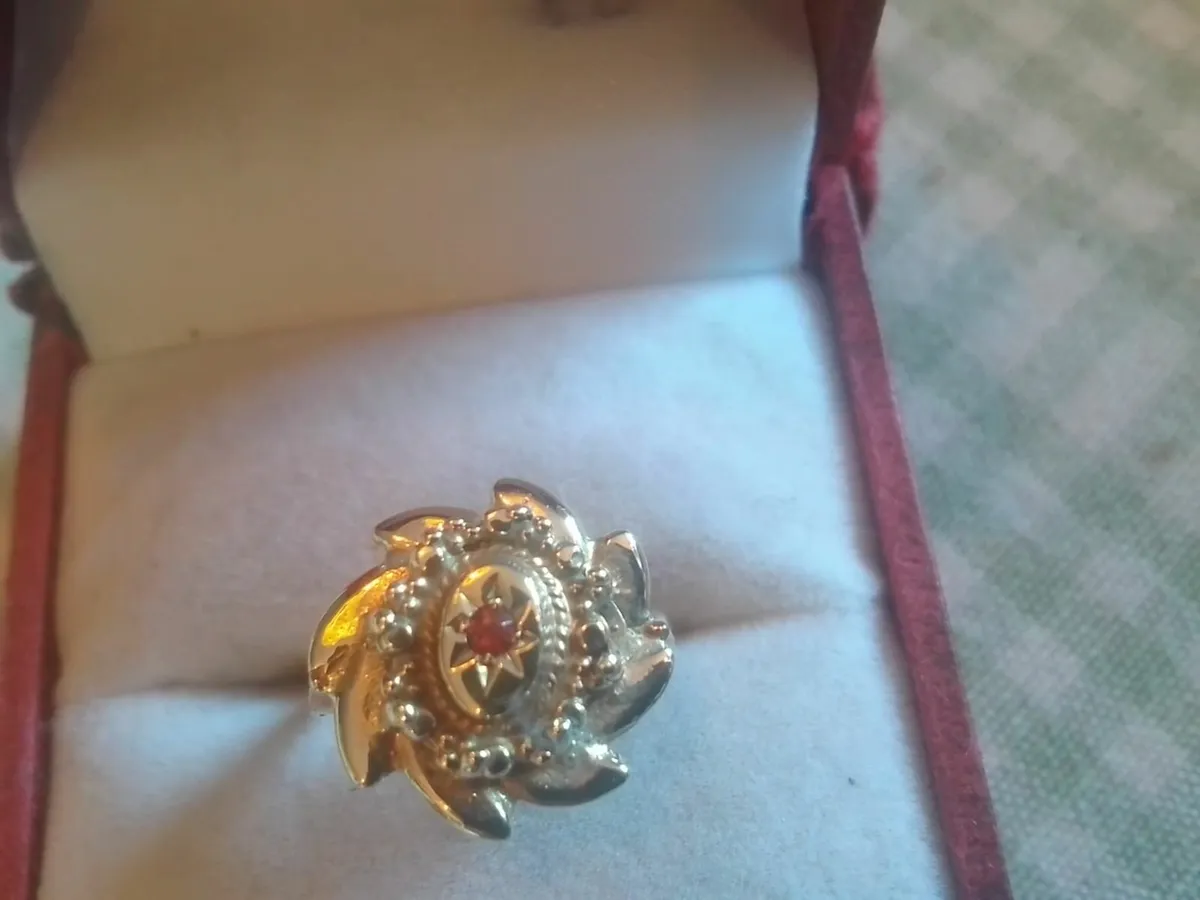 ANTIQUE 9CT GOLD RUBY STARBURST RING SIZE M - Image 2