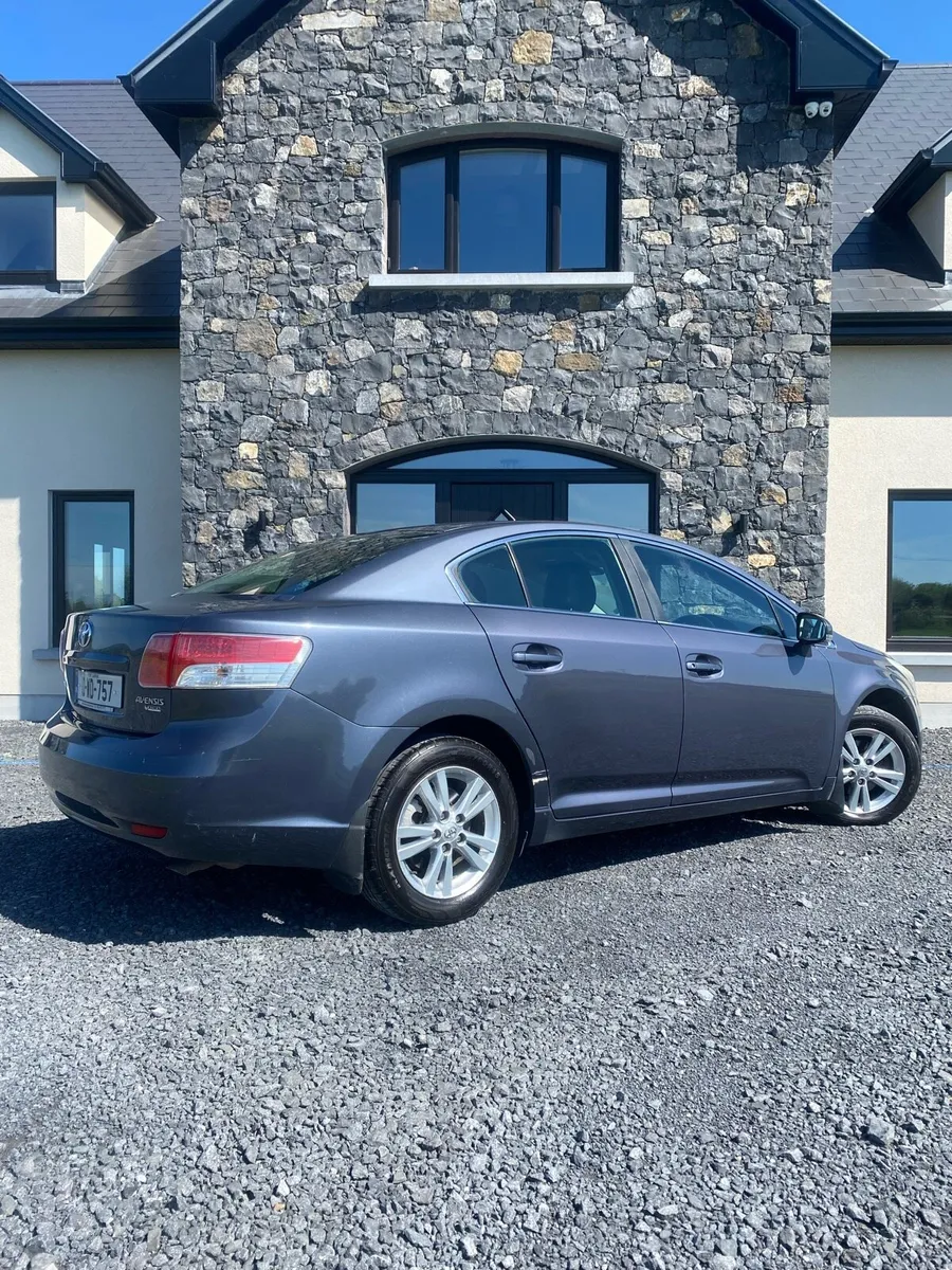 Toyota Avensis Diesel 2010 - Image 2