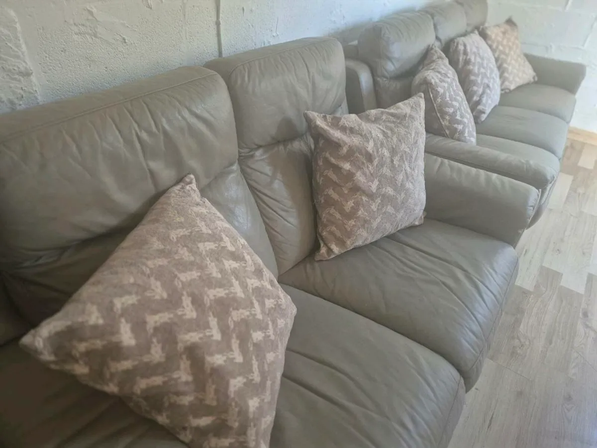 Taupe Leather 3.2 with Delivery - Image 3