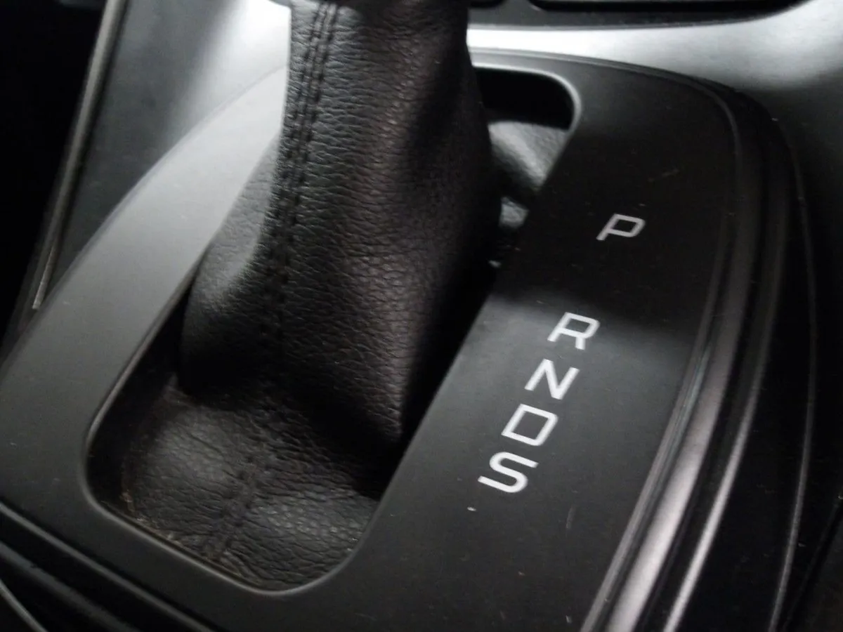Ford Kuga 1.5tdci 120PS FWD Titanium Powershift - Image 2