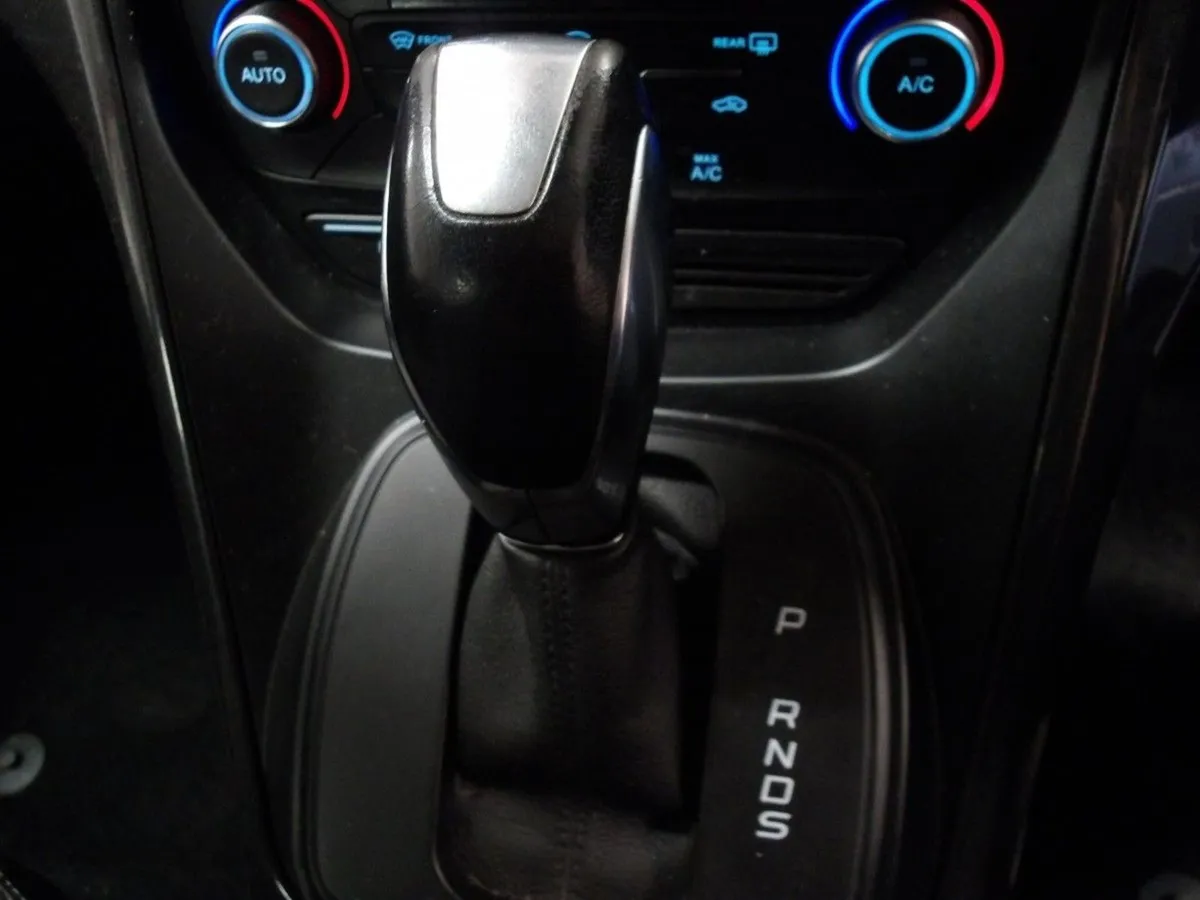 Ford Kuga 1.5tdci 120PS FWD Titanium Powershift - Image 4