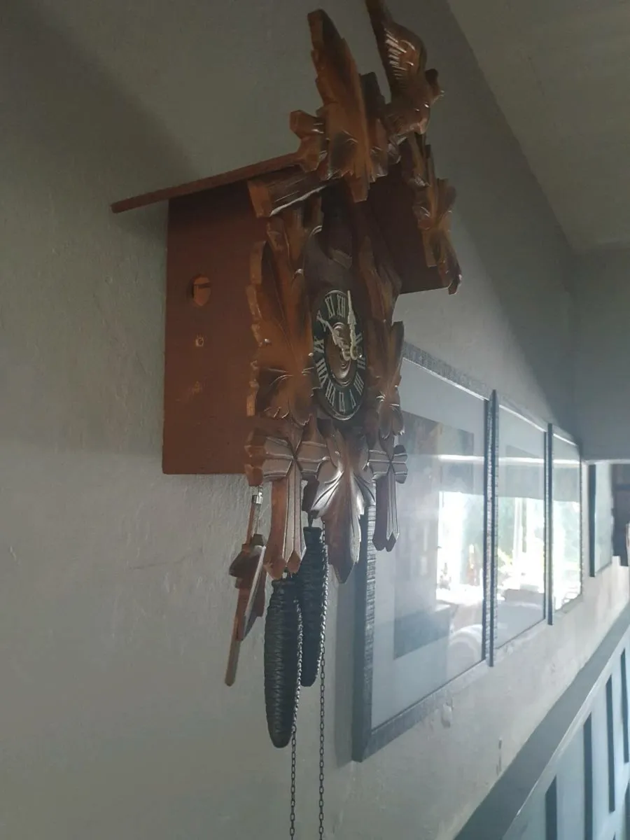 Beautiful oridganal Black forest cuckoo clock - Image 4