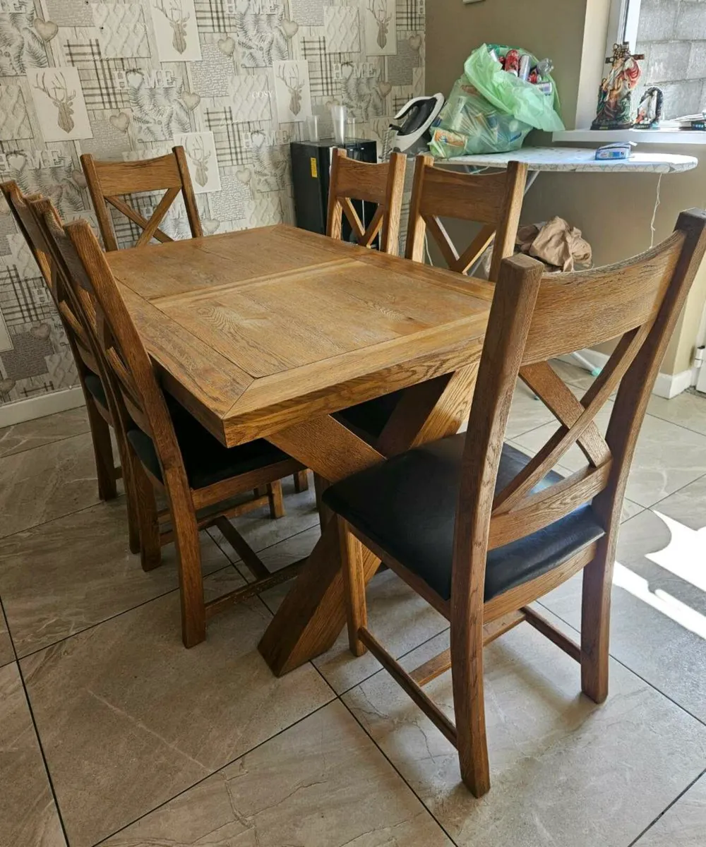Oak Dining table and 6 chairs - Image 1