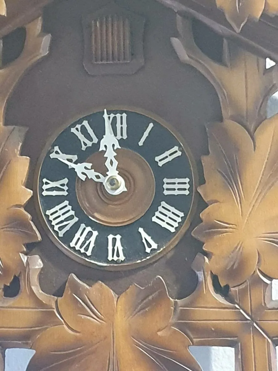 Beautiful oridganal Black forest cuckoo clock - Image 1