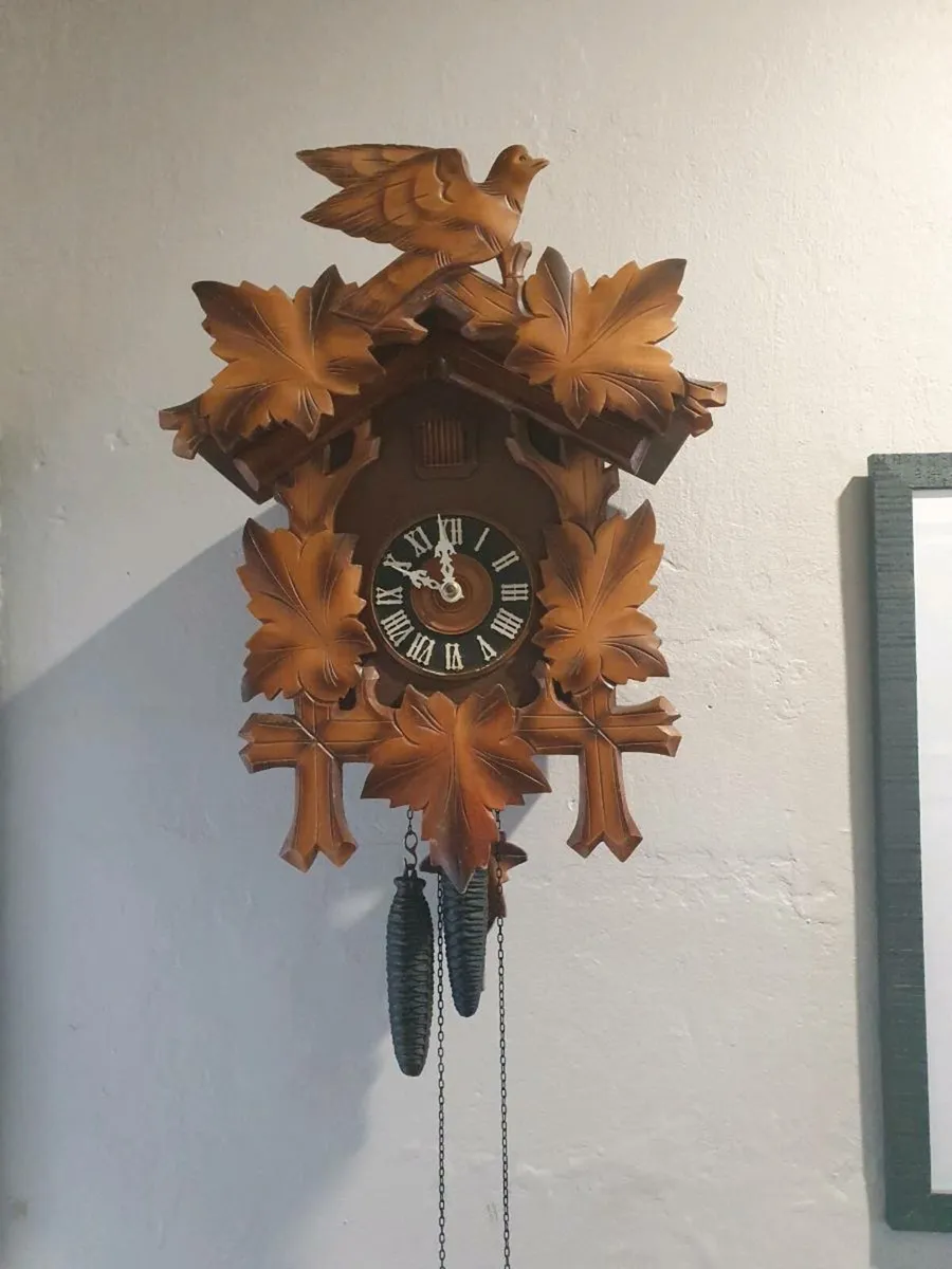 Beautiful oridganal Black forest cuckoo clock - Image 3
