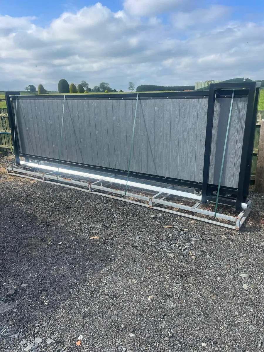 Electric sliding gate - Image 1