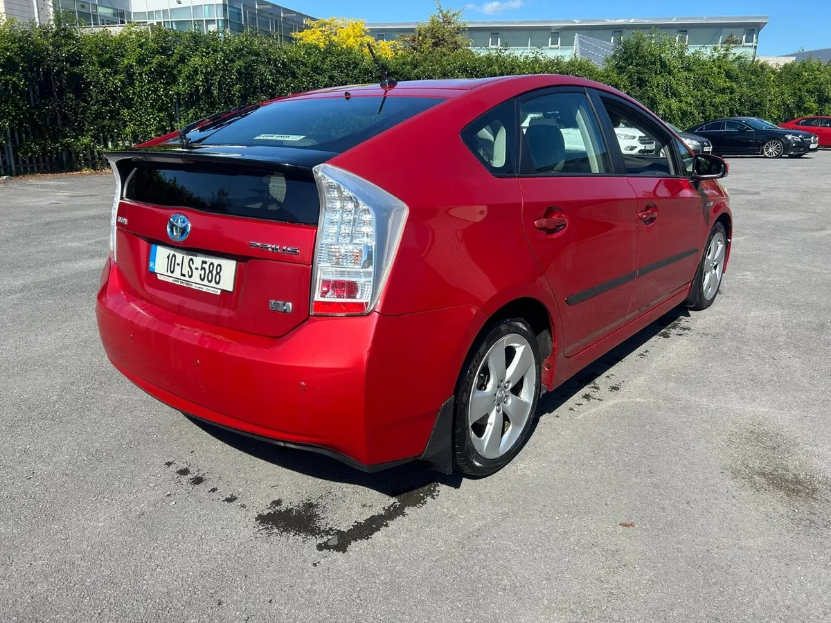 2010 toyota prius - Image 3