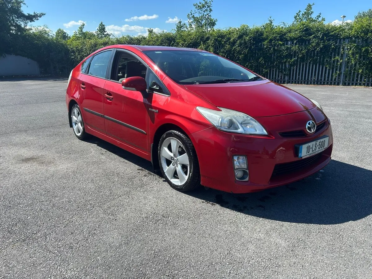 2010 toyota prius - Image 1