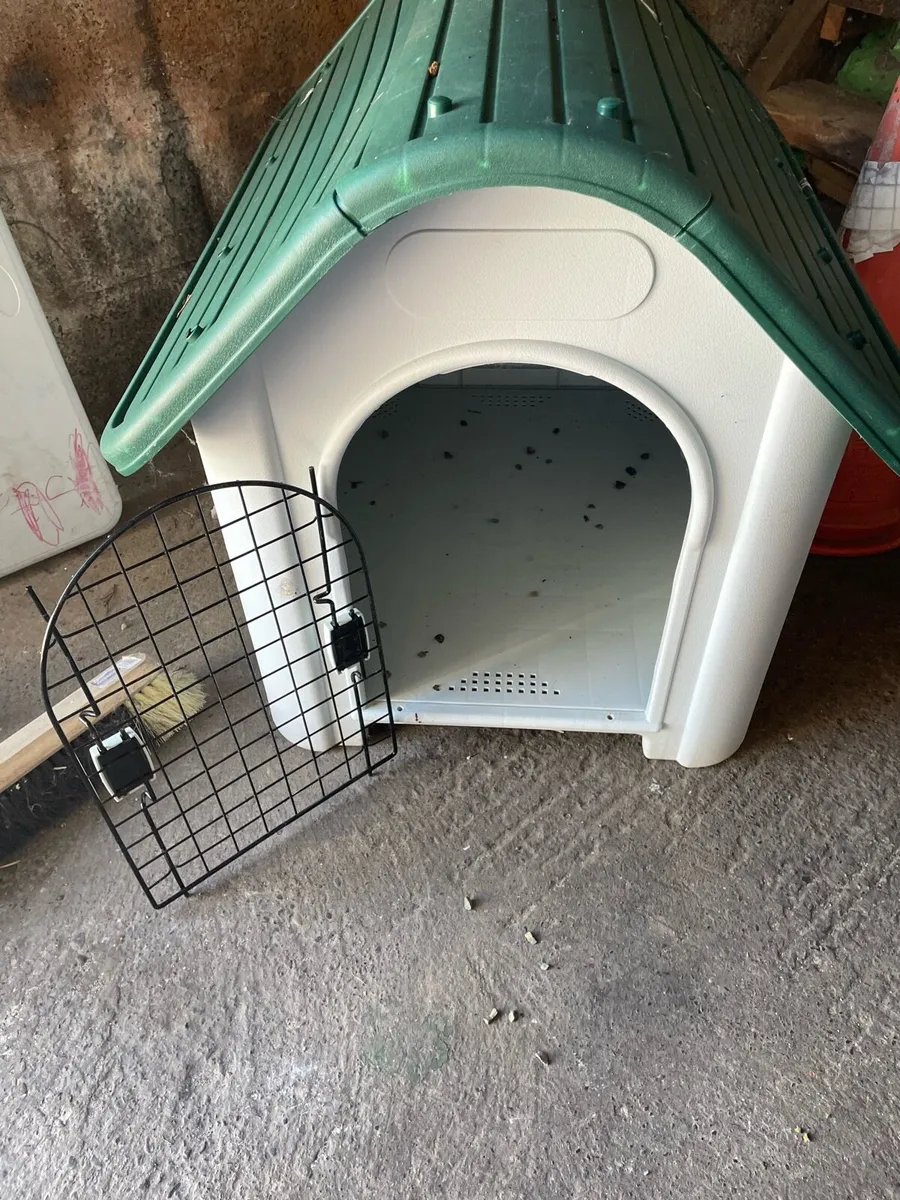 Dog house - Image 1