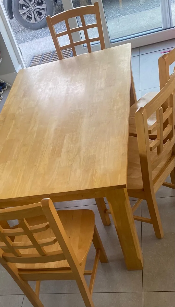 Table/6 chairs/bar stools - Image 2
