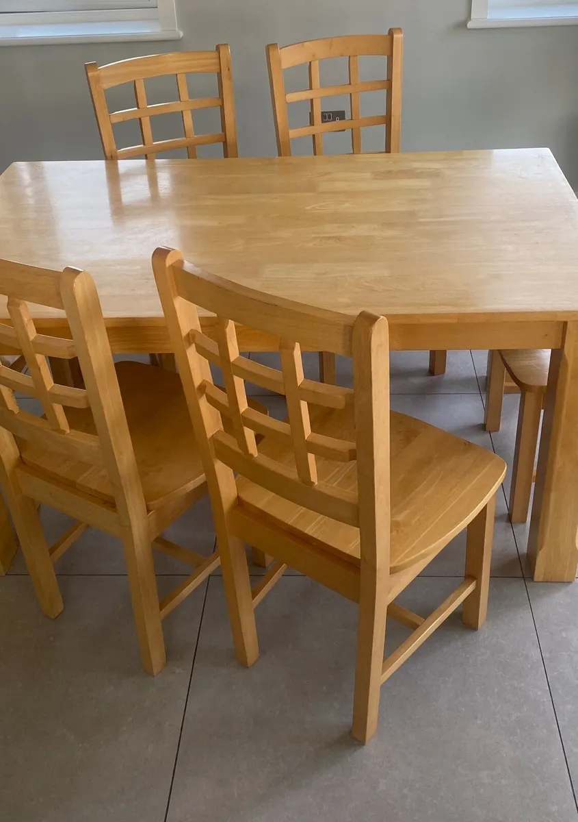 Table/6 chairs/bar stools - Image 1