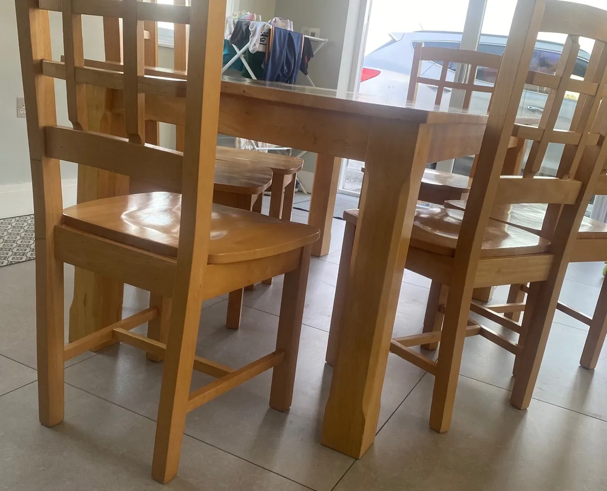 Table/6 chairs/bar stools - Image 4