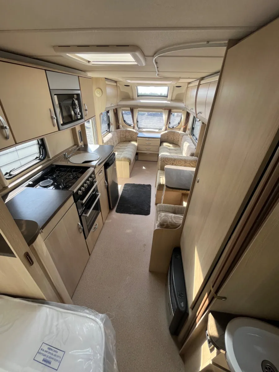 Swift 6 Berth Fixed Bed Caravan For Sale - Image 4