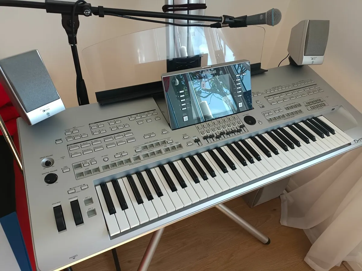 Yamaha Tyros 3 Keyboard - Image 1