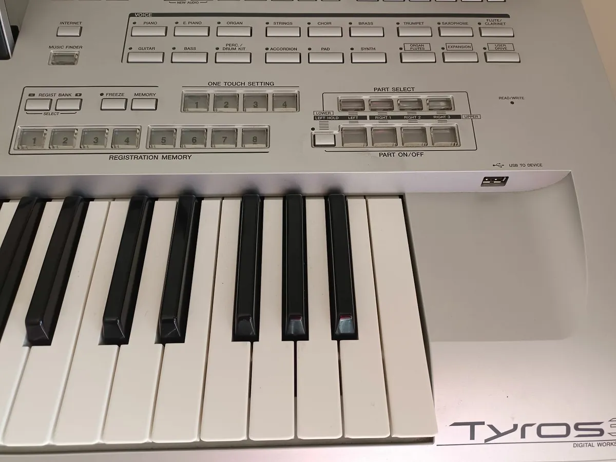 Yamaha Tyros 3 Keyboard - Image 2