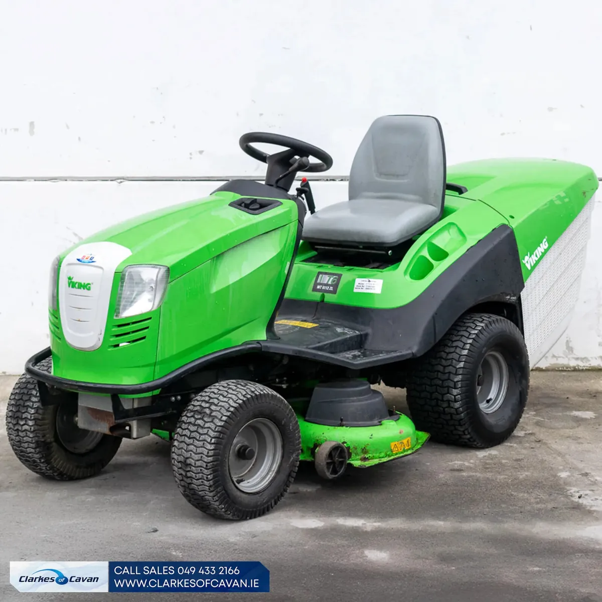 2013 Viking MT6112ZL ride-on lawnmower - Image 1