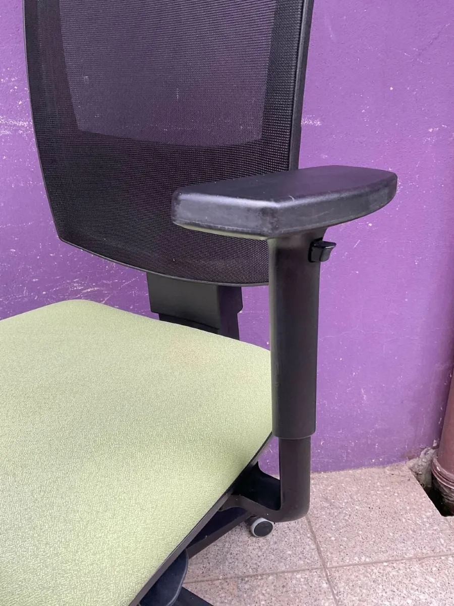 Mint office task chair with mesh back - Image 3