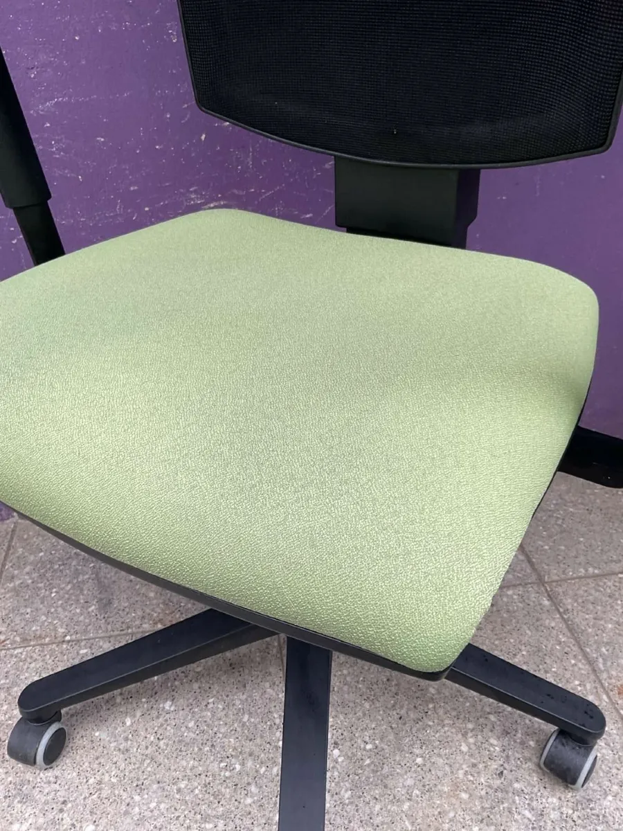 Mint office task chair with mesh back - Image 4