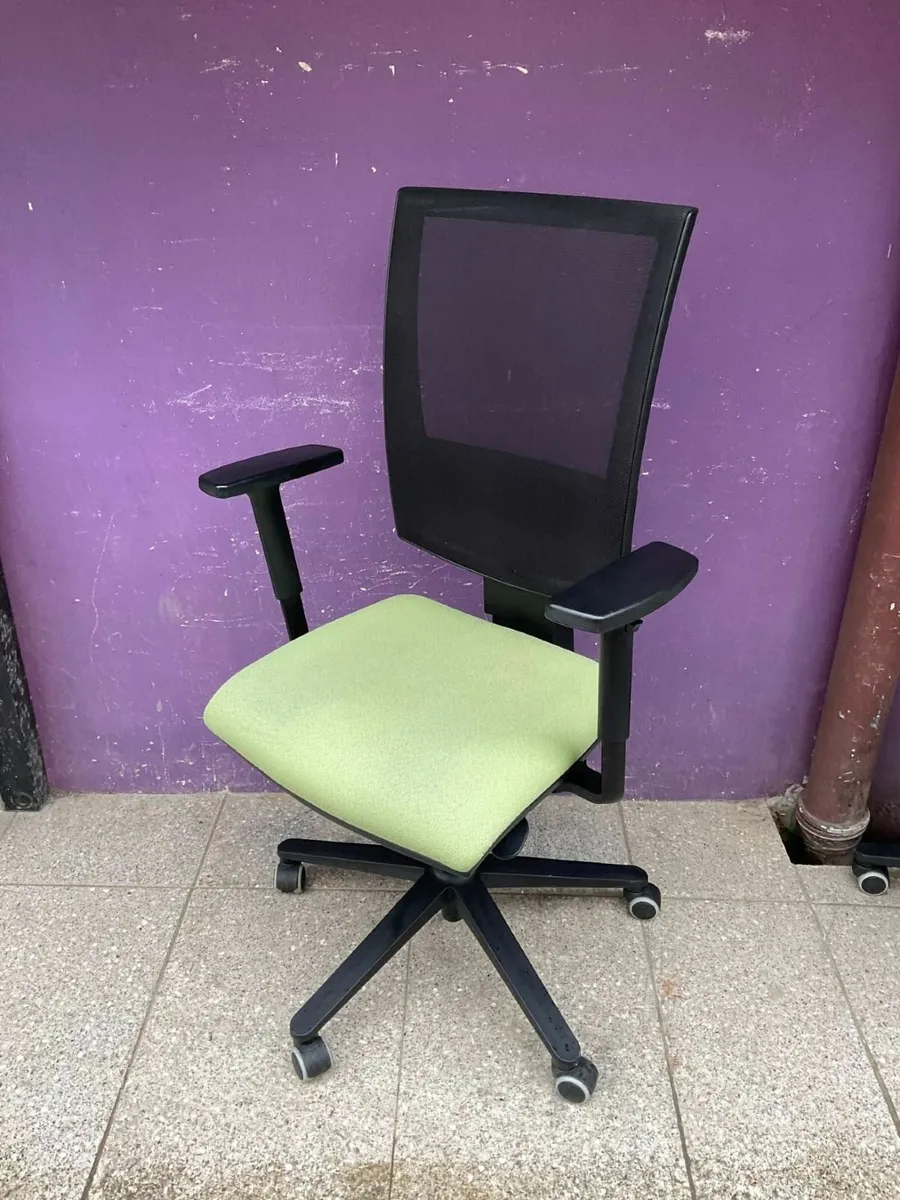 Mint office task chair with mesh back - Image 1