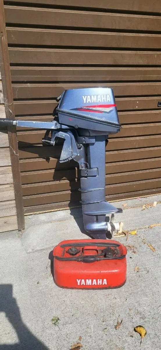 Yamaha 8hp 2 stoke outboard engine - Image 1
