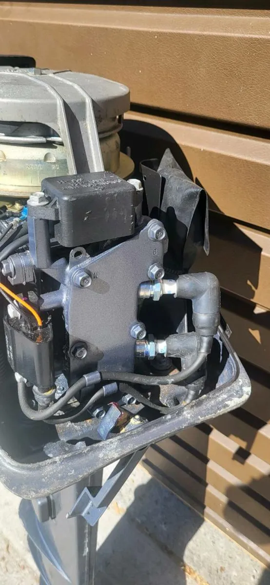 Yamaha 8hp 2 stoke outboard engine - Image 2