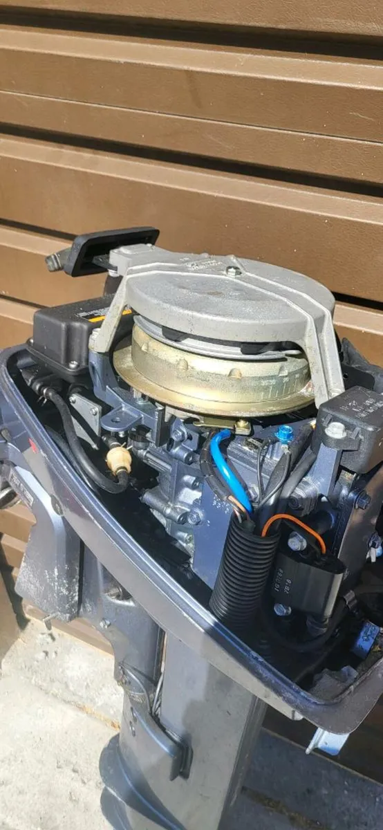 Yamaha 8hp 2 stoke outboard engine - Image 3