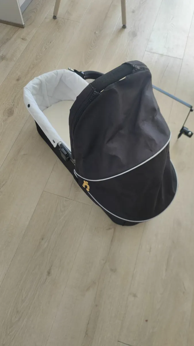 Out n about double newborn bassinet - Image 1