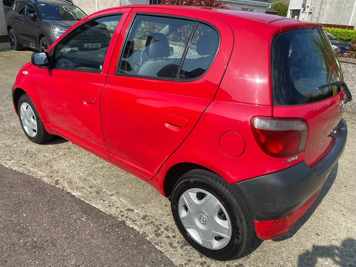 Toyota Yaris 2000 - Image 2